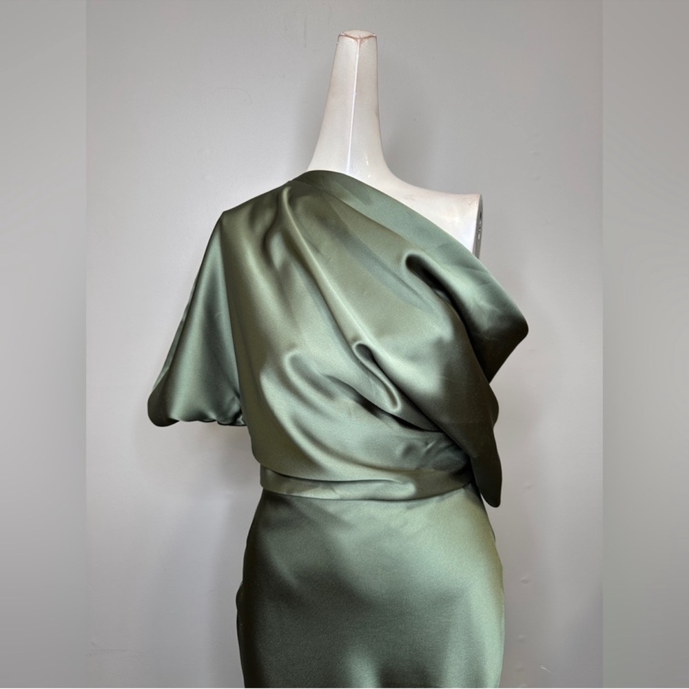 AMSALE Pryce Satin One Shoulder Gown Olive Size 4 - Picture 9 of 15